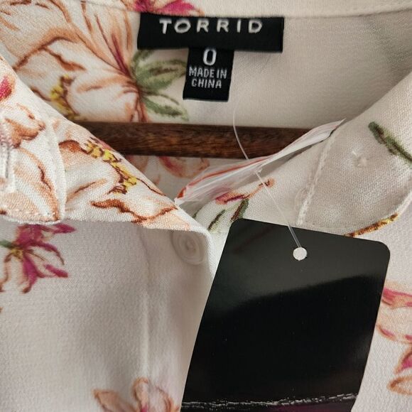 TORRID Ivory Floral Crepe Button Blouse Size L - Picture 6 of 7